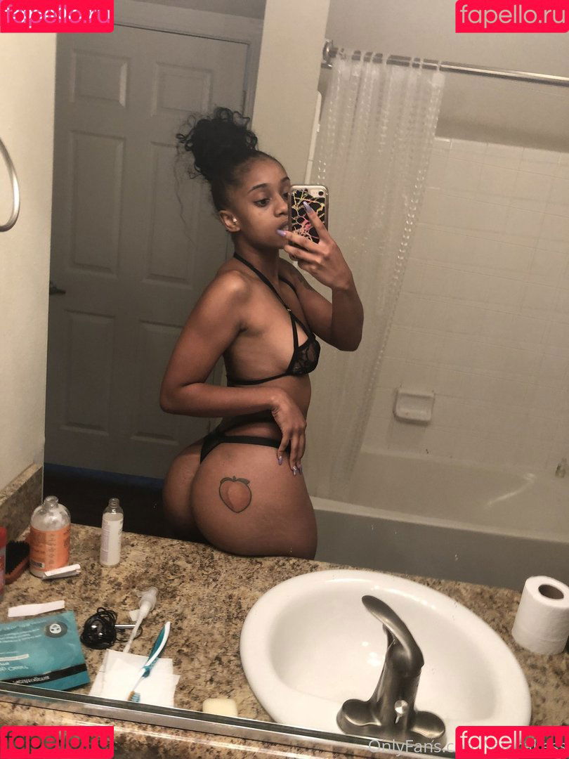 Lala Cakes Onlyfans Photo Gallery 