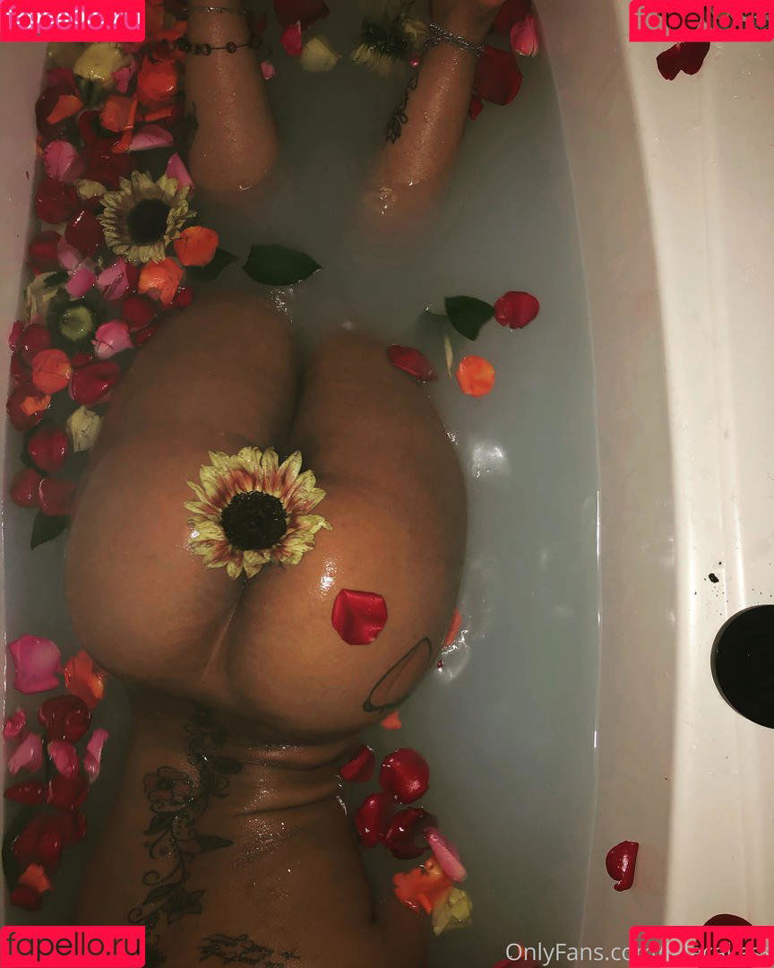 Lala Cakes Onlyfans Photo Gallery 