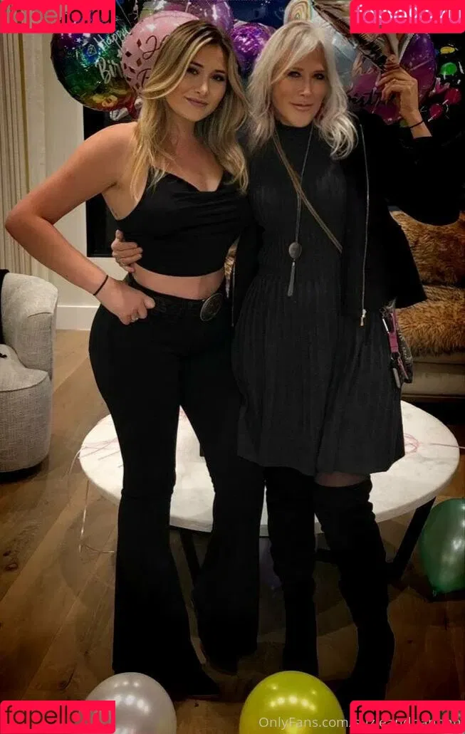 suzieandhannah Onlyfans Photo Gallery 