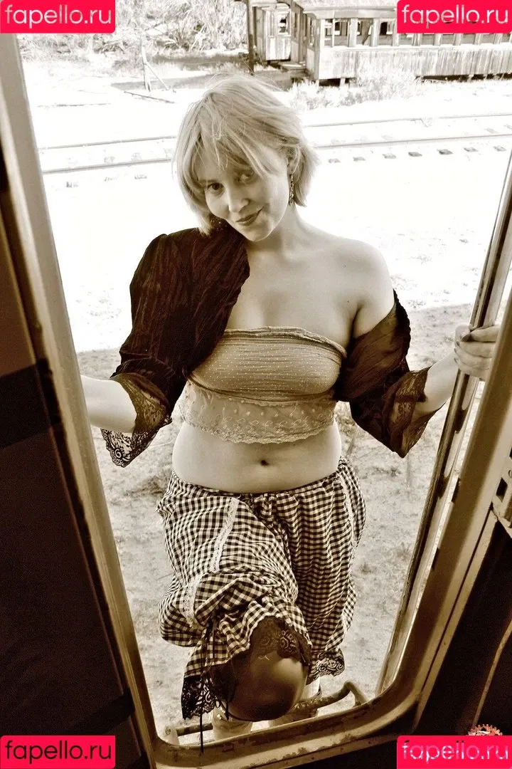 Avalon Zuercher Onlyfans Photo Gallery 