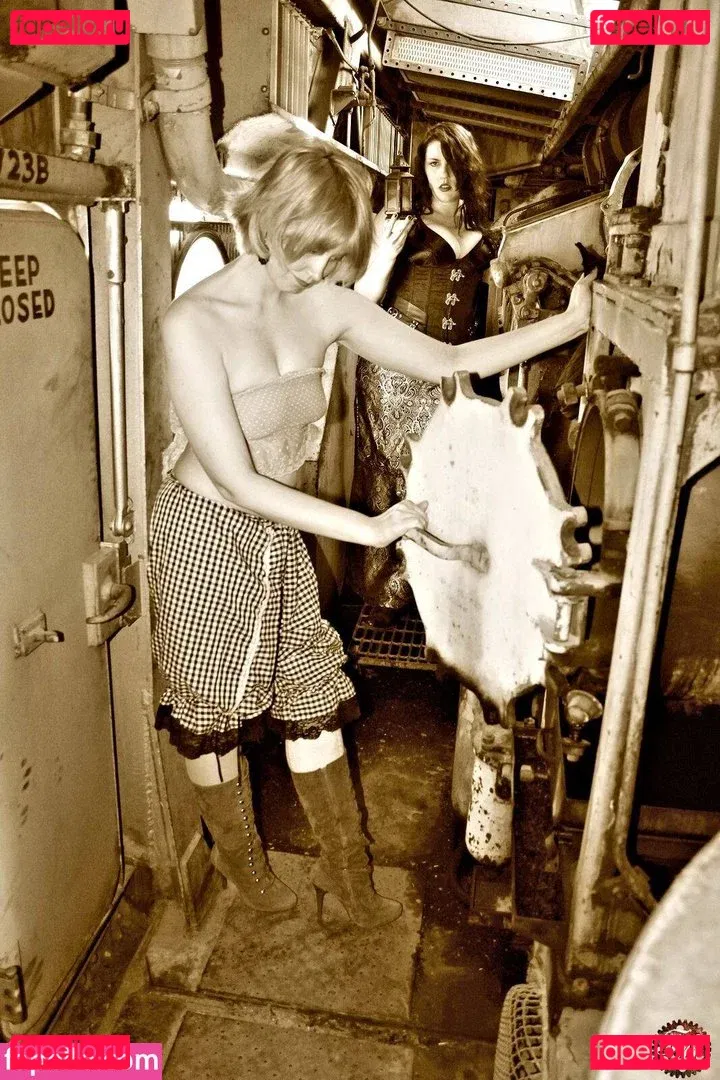 Avalon Zuercher Onlyfans Photo Gallery 