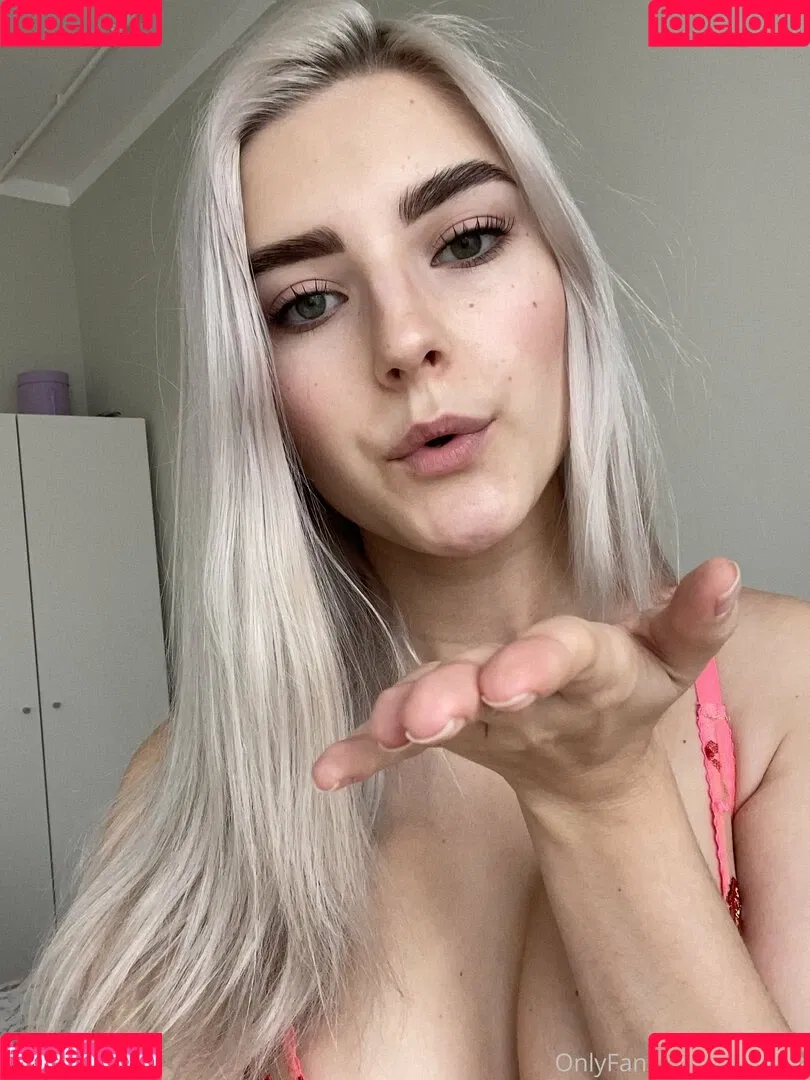 EvaElfie Onlyfans Photo Gallery 