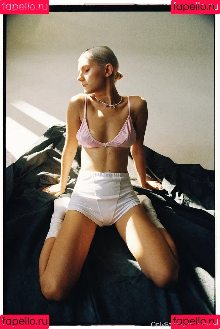 EvaElfie Onlyfans Photo Gallery 
