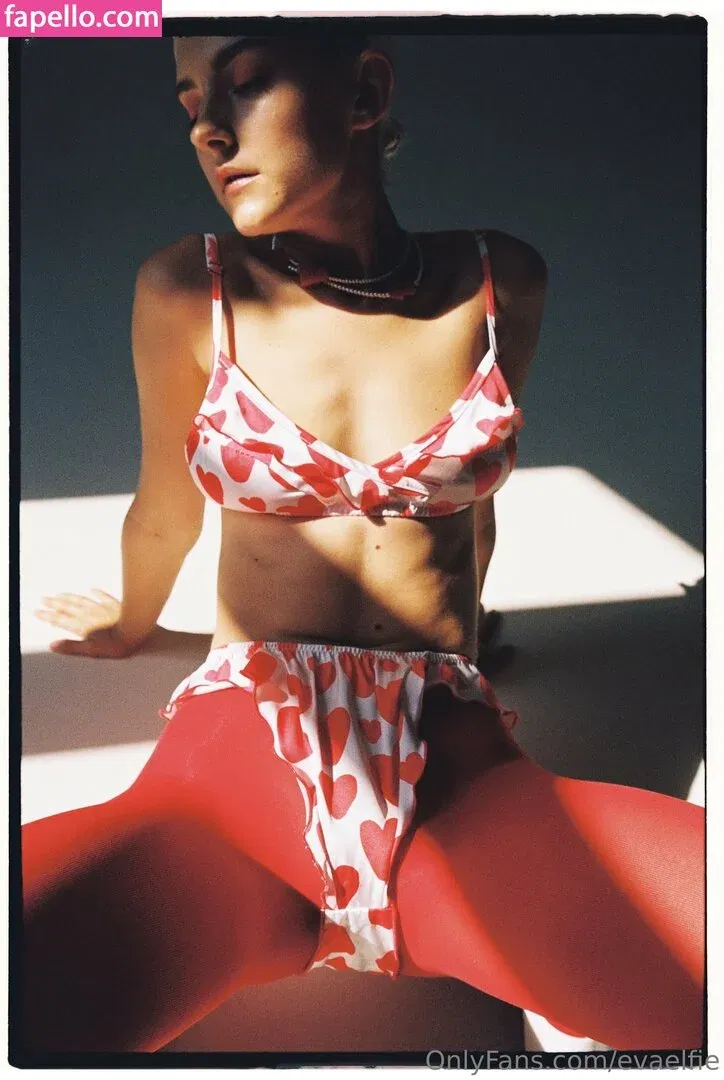 EvaElfie Onlyfans Photo Gallery 