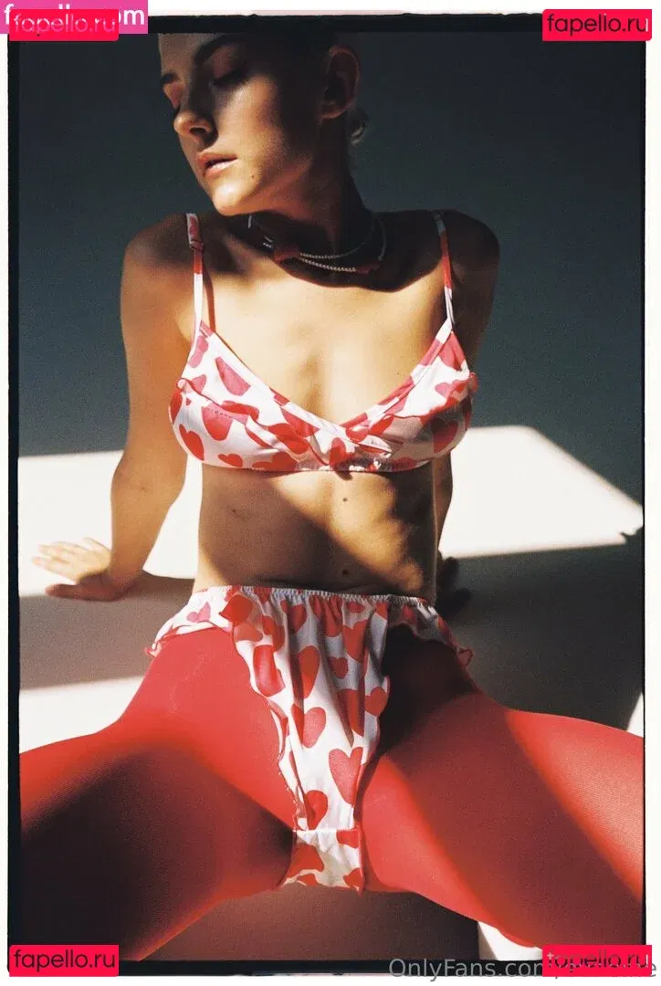 EvaElfie Onlyfans Photo Gallery 