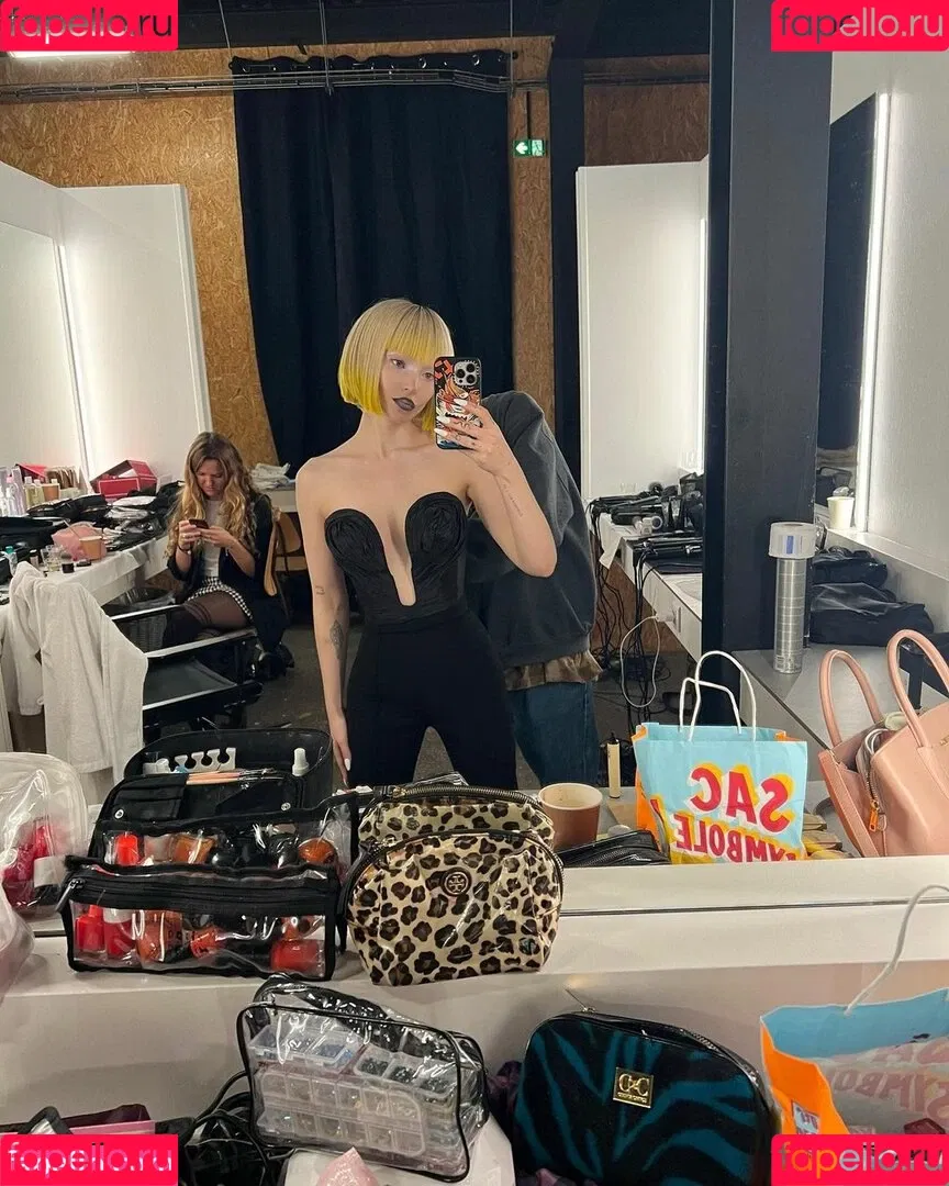Dove Cameron Onlyfans Photo Gallery 