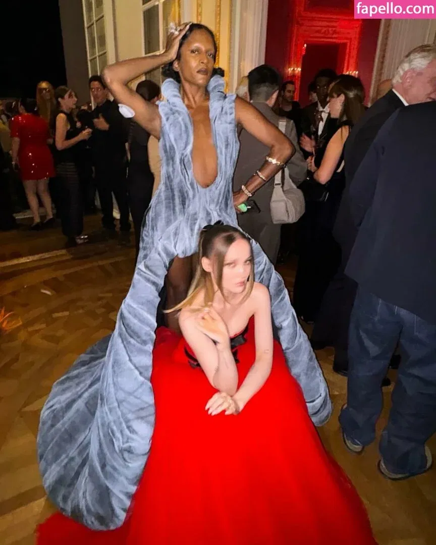 Dove Cameron Onlyfans Photo Gallery 