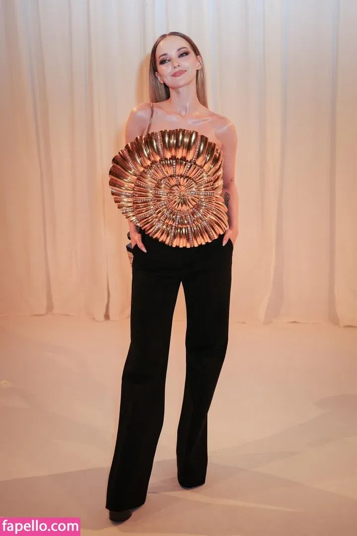 Dove Cameron Onlyfans Photo Gallery 