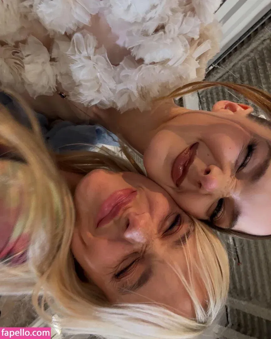 Dove Cameron Onlyfans Photo Gallery 