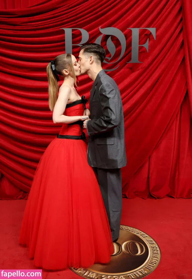 Dove Cameron Onlyfans Photo Gallery 