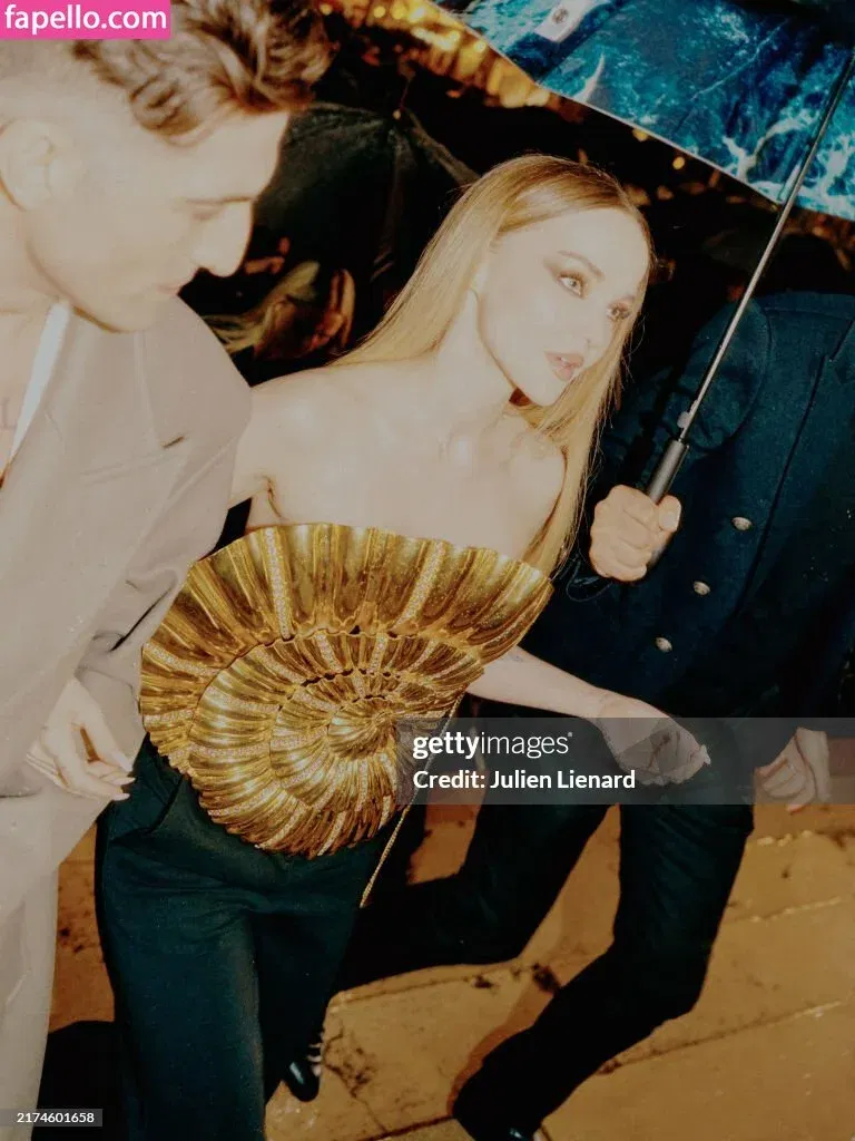 Dove Cameron Onlyfans Photo Gallery 