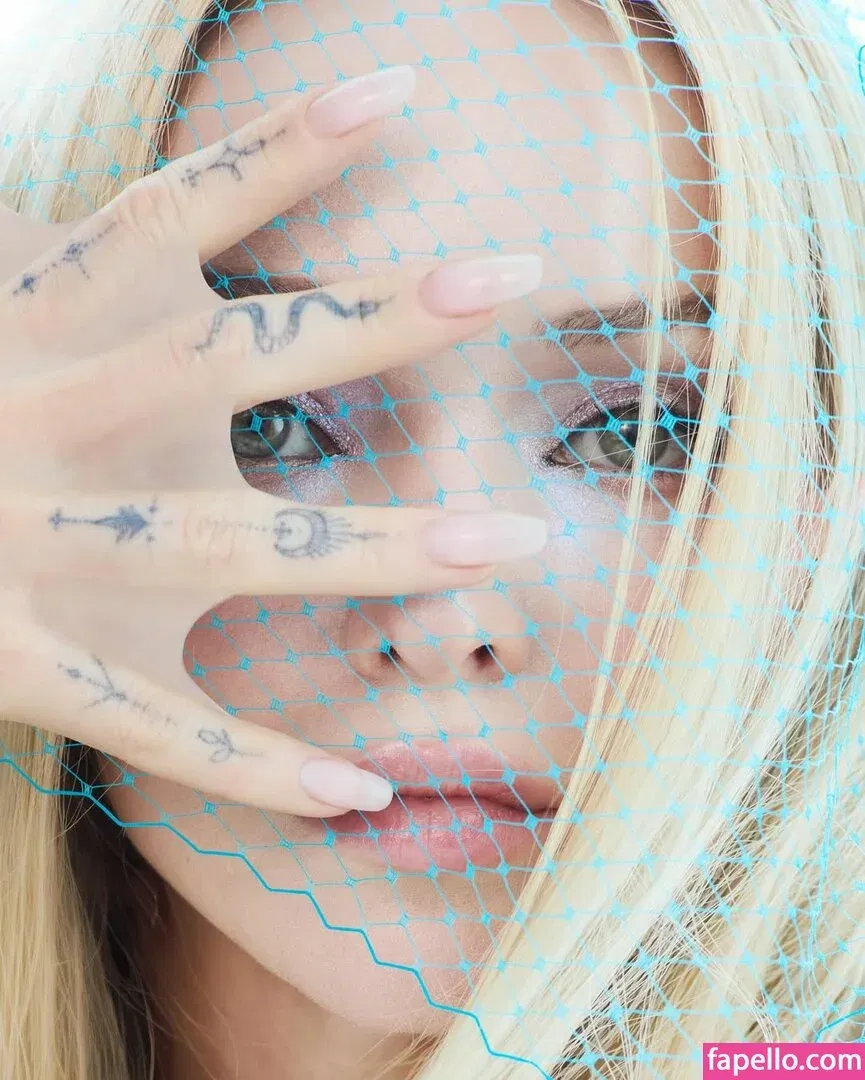 Dove Cameron Onlyfans Photo Gallery 