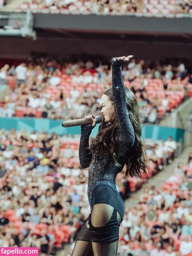 Dove Cameron Onlyfans Photo Gallery 