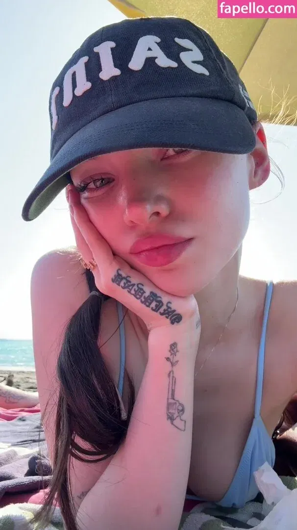 Dove Cameron Onlyfans Photo Gallery 