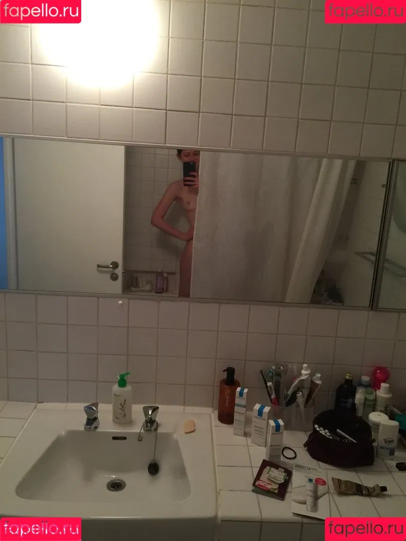 Bonnie Wright Onlyfans Photo Gallery 