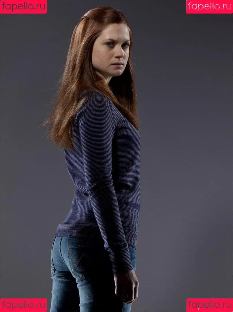 Bonnie Wright Onlyfans Photo Gallery 
