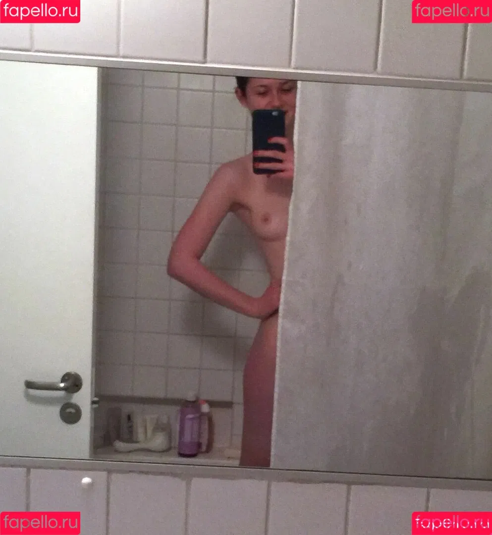Bonnie Wright Onlyfans Photo Gallery 