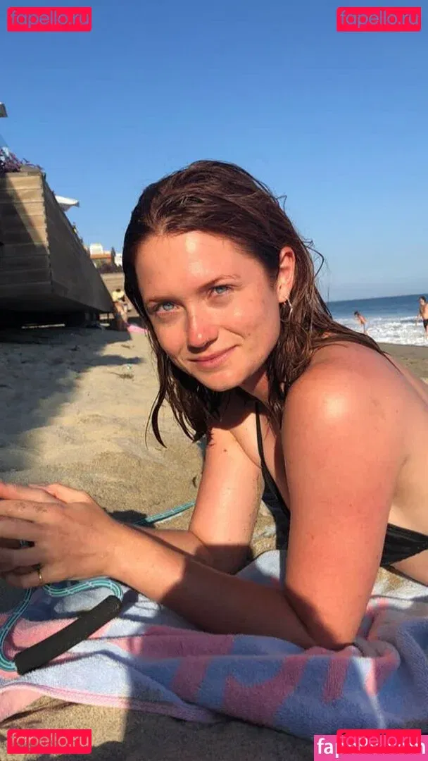 Bonnie Wright Onlyfans Photo Gallery 
