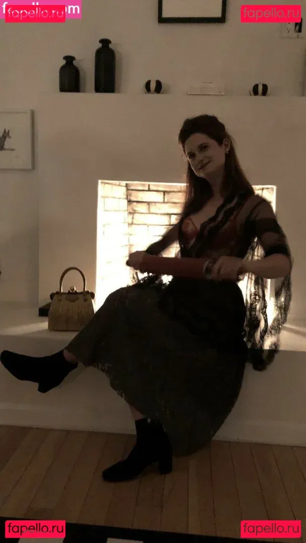 Bonnie Wright Onlyfans Photo Gallery 
