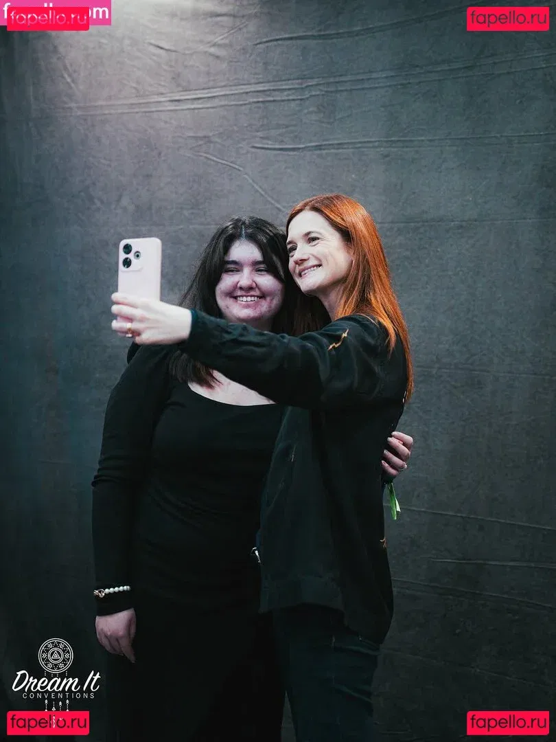 Bonnie Wright Onlyfans Photo Gallery 