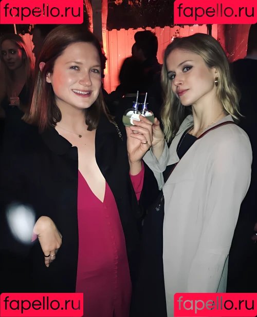 Bonnie Wright Onlyfans Photo Gallery 