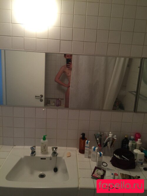 Bonnie Wright Onlyfans Photo Gallery 