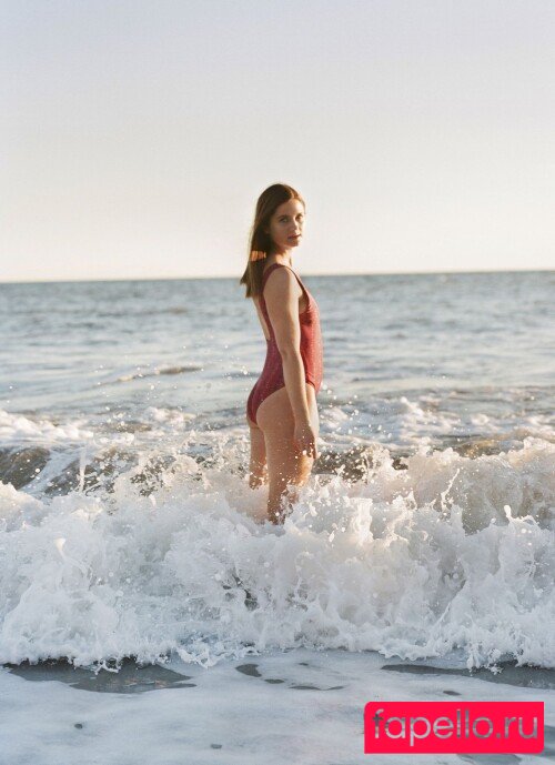 Bonnie Wright Onlyfans Photo Gallery 