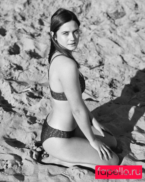 Bonnie Wright Onlyfans Photo Gallery 