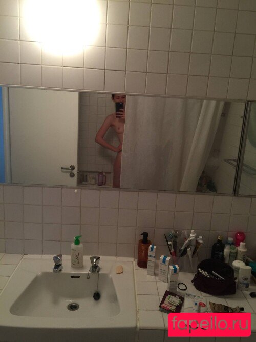 Bonnie Wright Onlyfans Photo Gallery 