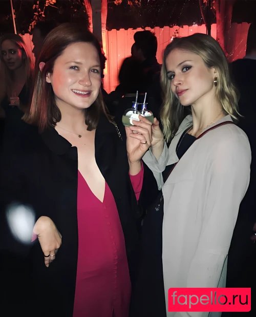 Bonnie Wright Onlyfans Photo Gallery 