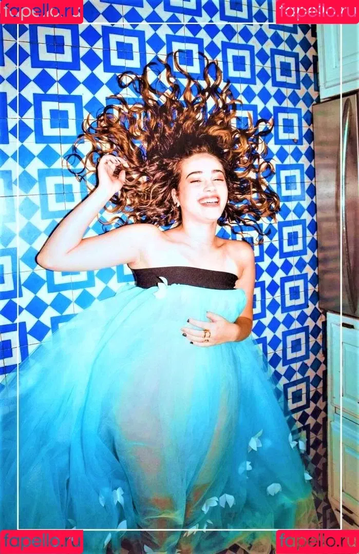 Mary Mouser Onlyfans Photo Gallery 