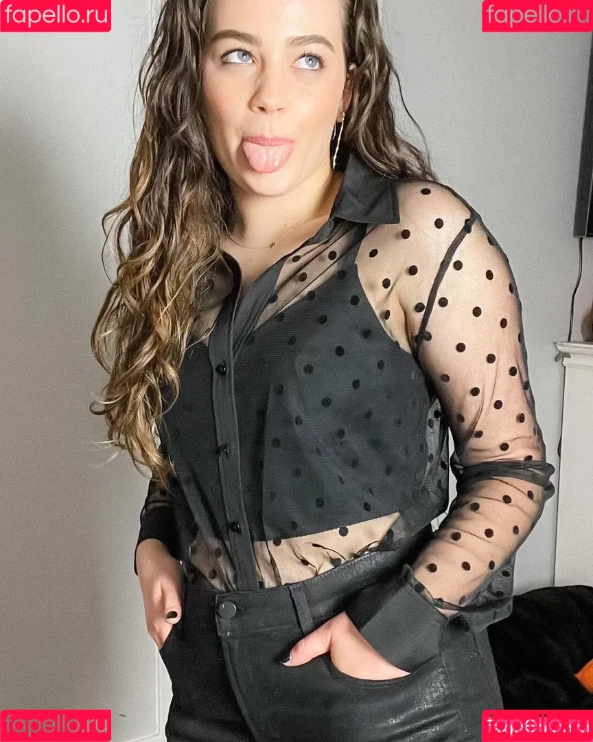 Mary Mouser Onlyfans Photo Gallery 