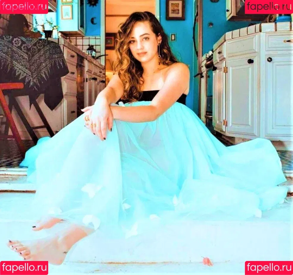Mary Mouser Onlyfans Photo Gallery 