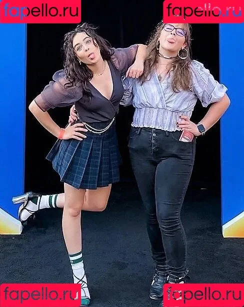 Mary Mouser Onlyfans Photo Gallery 