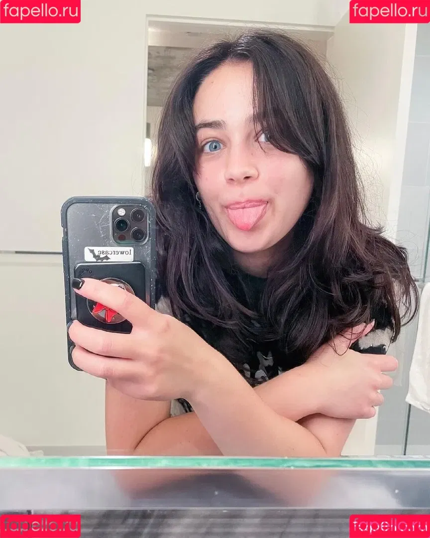 Mary Mouser Onlyfans Photo Gallery 