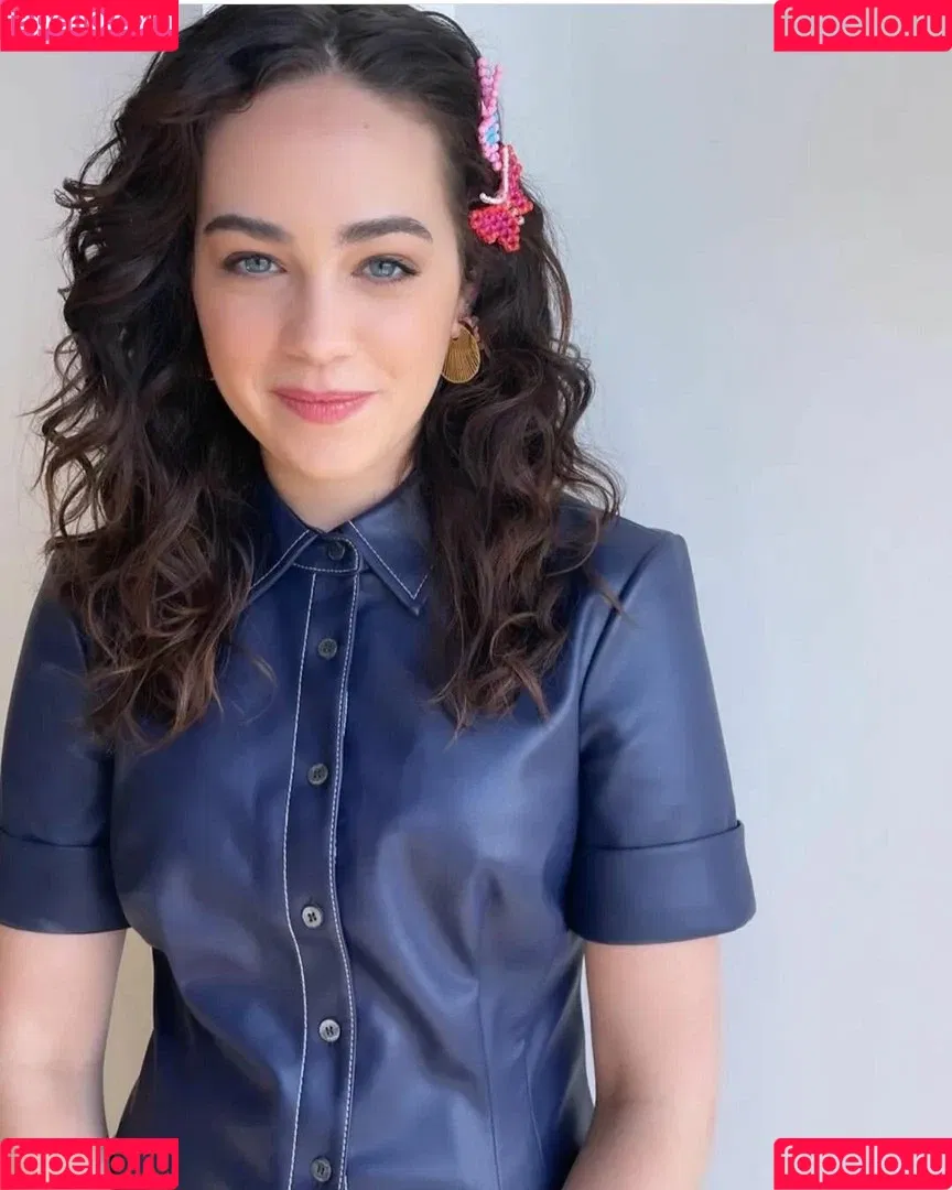 Mary Mouser Onlyfans Photo Gallery 