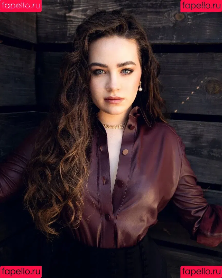 Mary Mouser Onlyfans Photo Gallery 