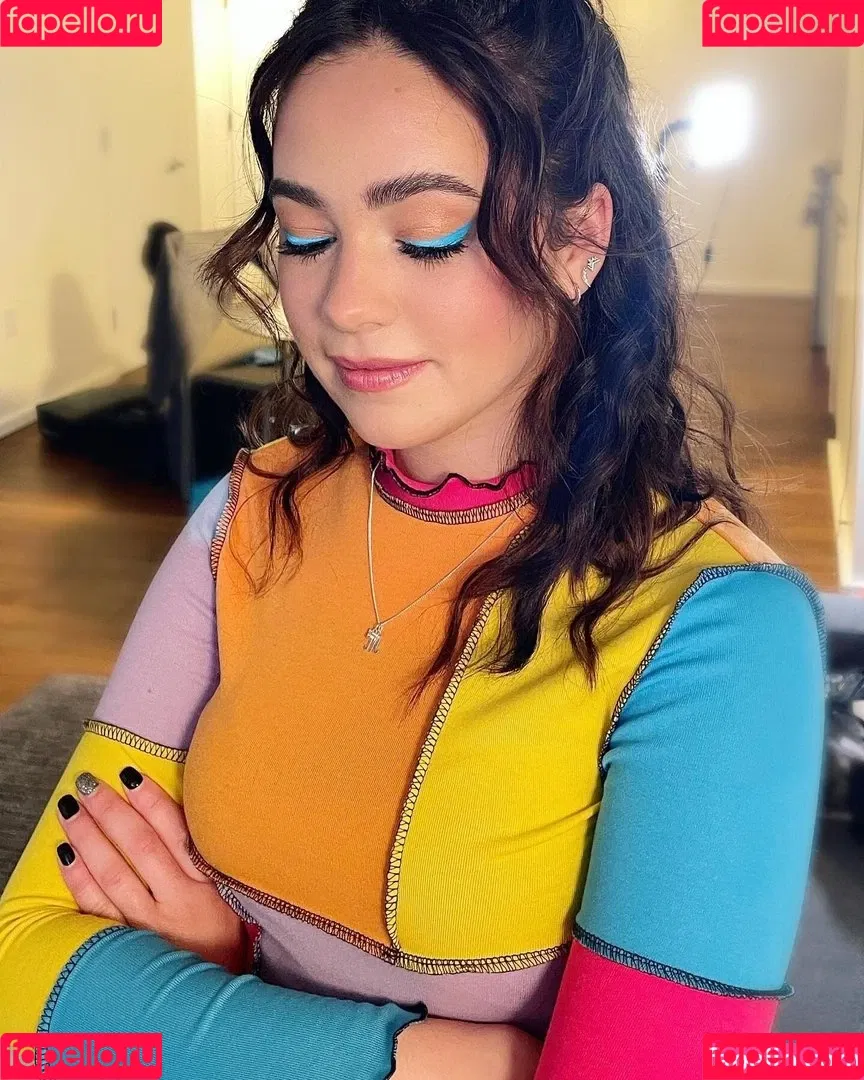 Mary Mouser Onlyfans Photo Gallery 