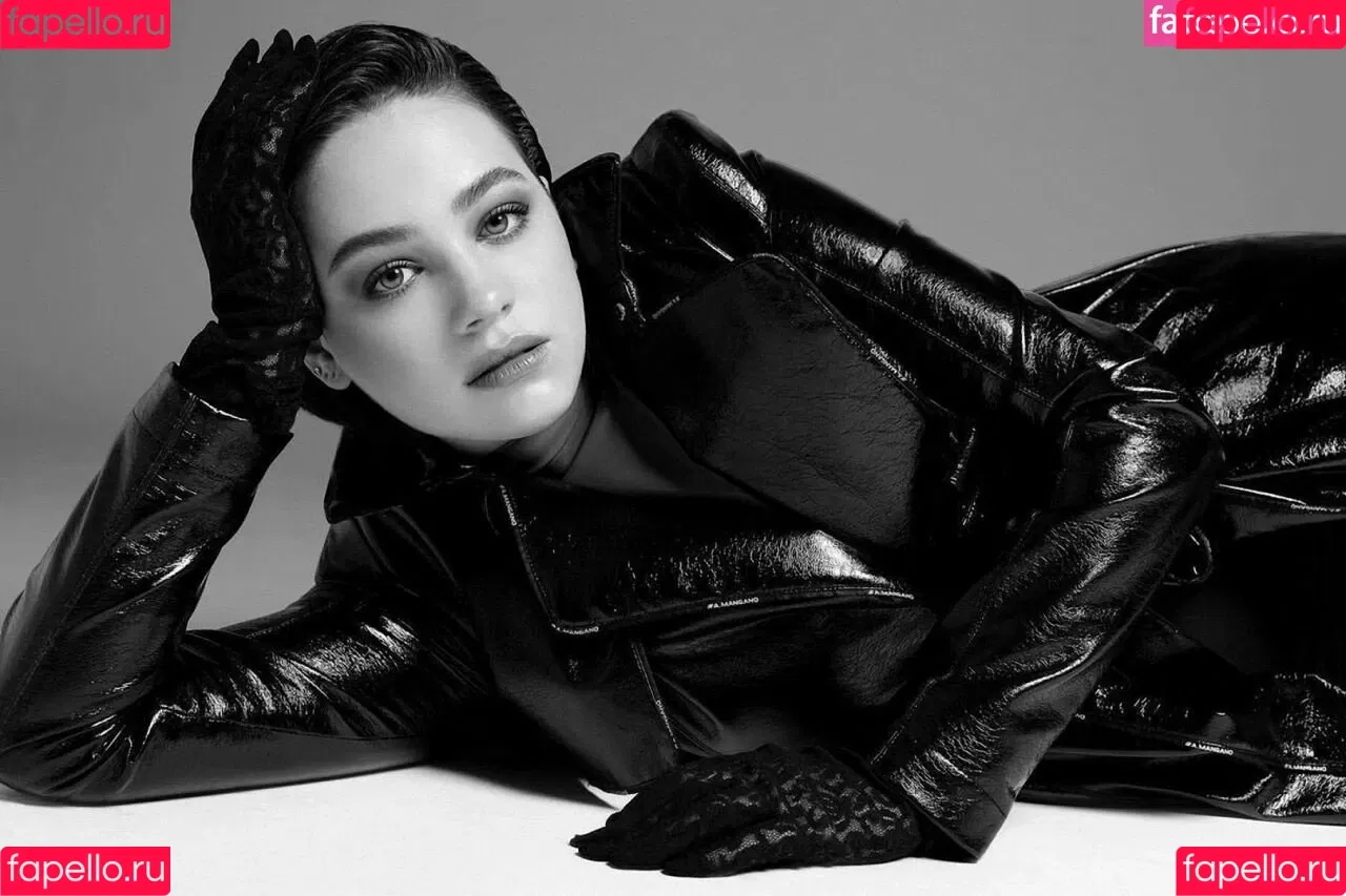 Mary Mouser Onlyfans Photo Gallery 