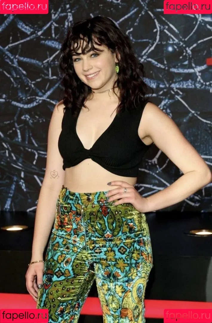 Mary Mouser Onlyfans Photo Gallery 