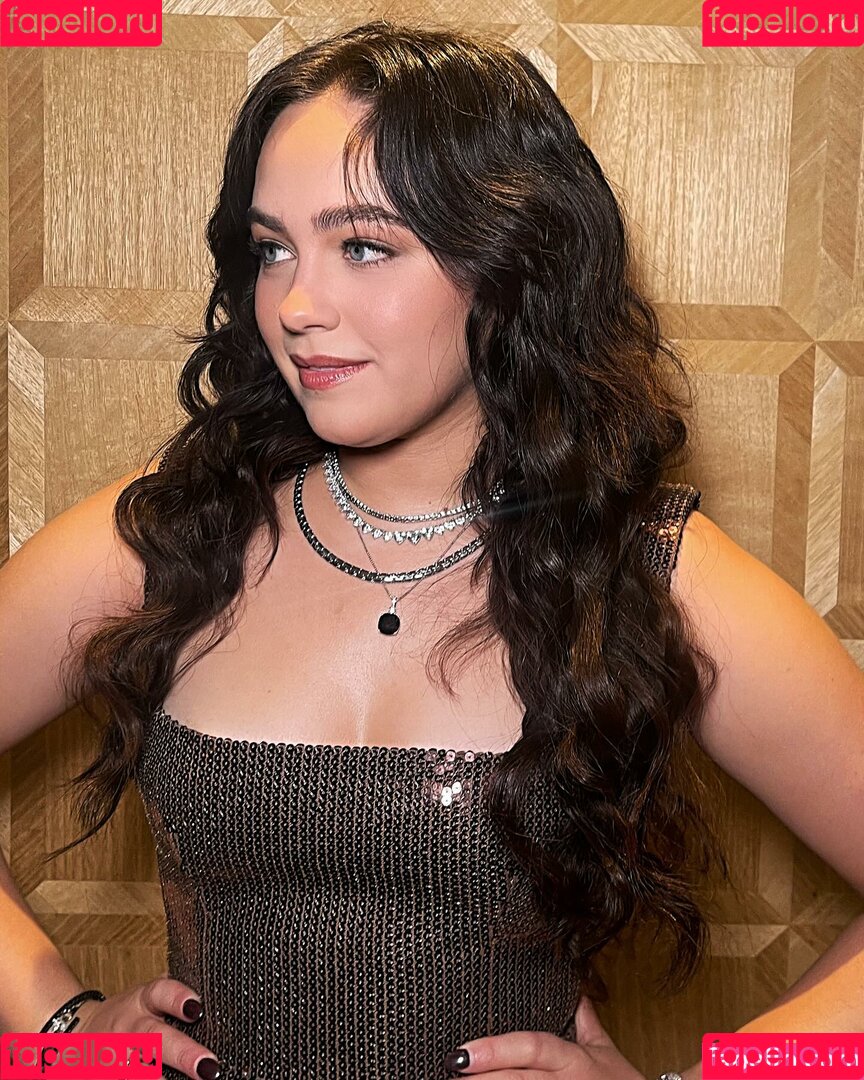 Mary Mouser Onlyfans Photo Gallery 