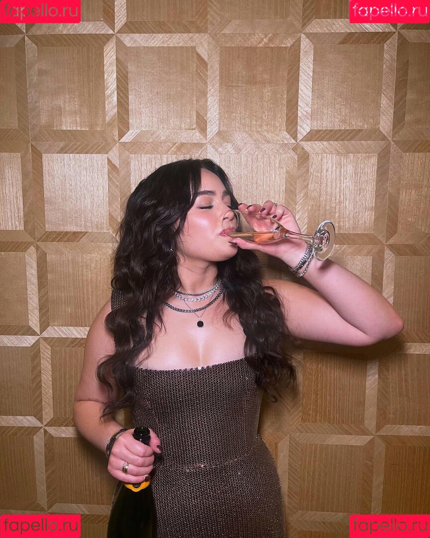 Mary Mouser Onlyfans Photo Gallery 