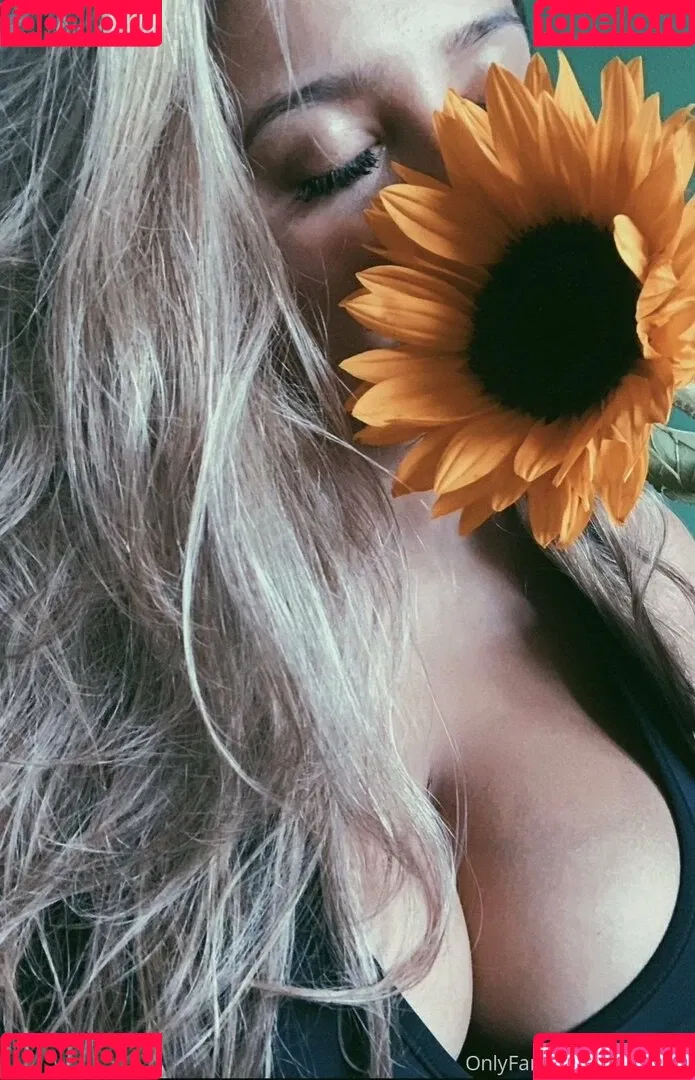 Zara Zahir Onlyfans Photo Gallery 