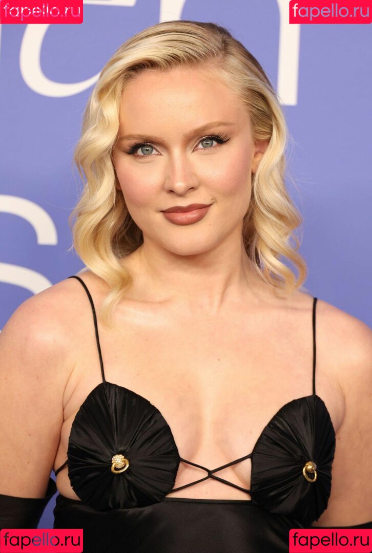 Zara Zahir Onlyfans Photo Gallery 