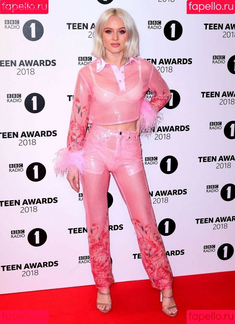 Zara Zahir Onlyfans Photo Gallery 