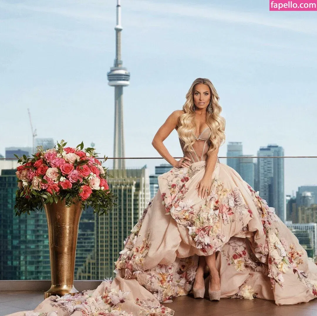 Trish Stratus Onlyfans Photo Gallery 