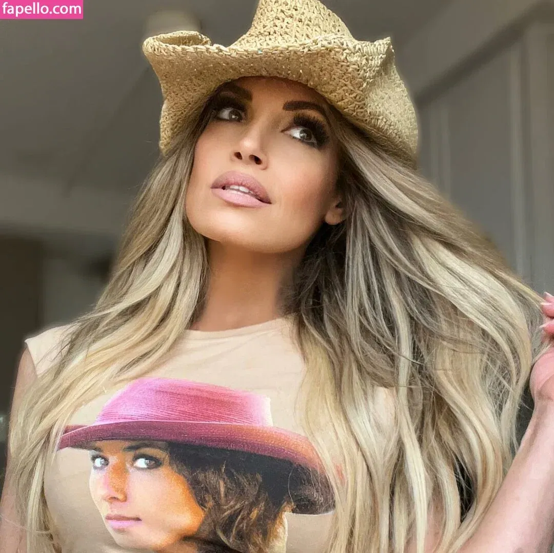 Trish Stratus Onlyfans Photo Gallery 