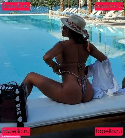 Sandra A Onlyfans Photo Gallery 