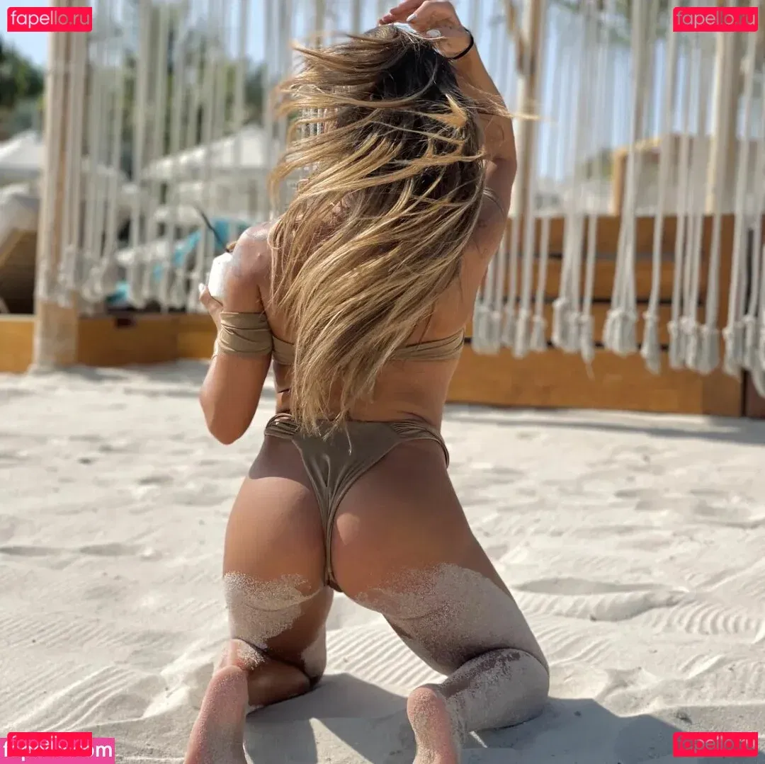 Sandra A Onlyfans Photo Gallery 