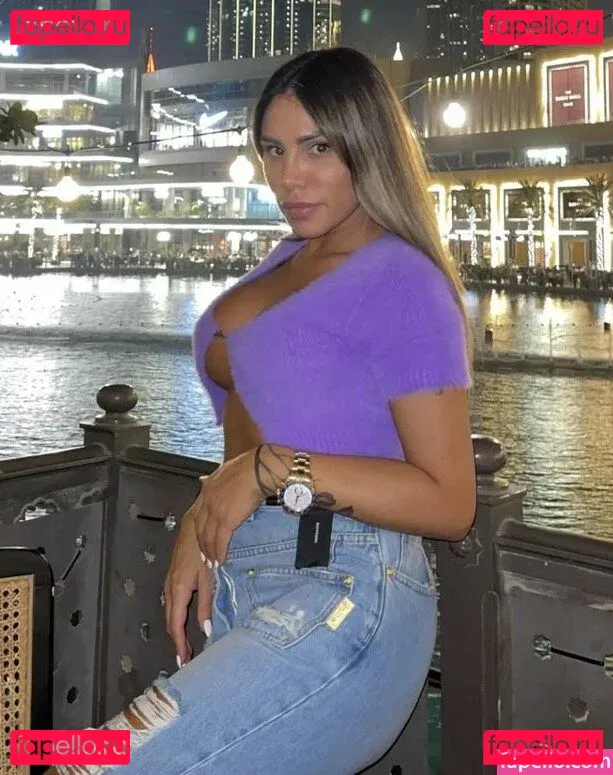 Sandra A Onlyfans Photo Gallery 